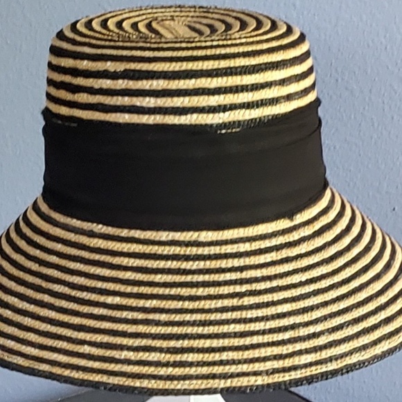 Straw Hat - Picture 2 of 4